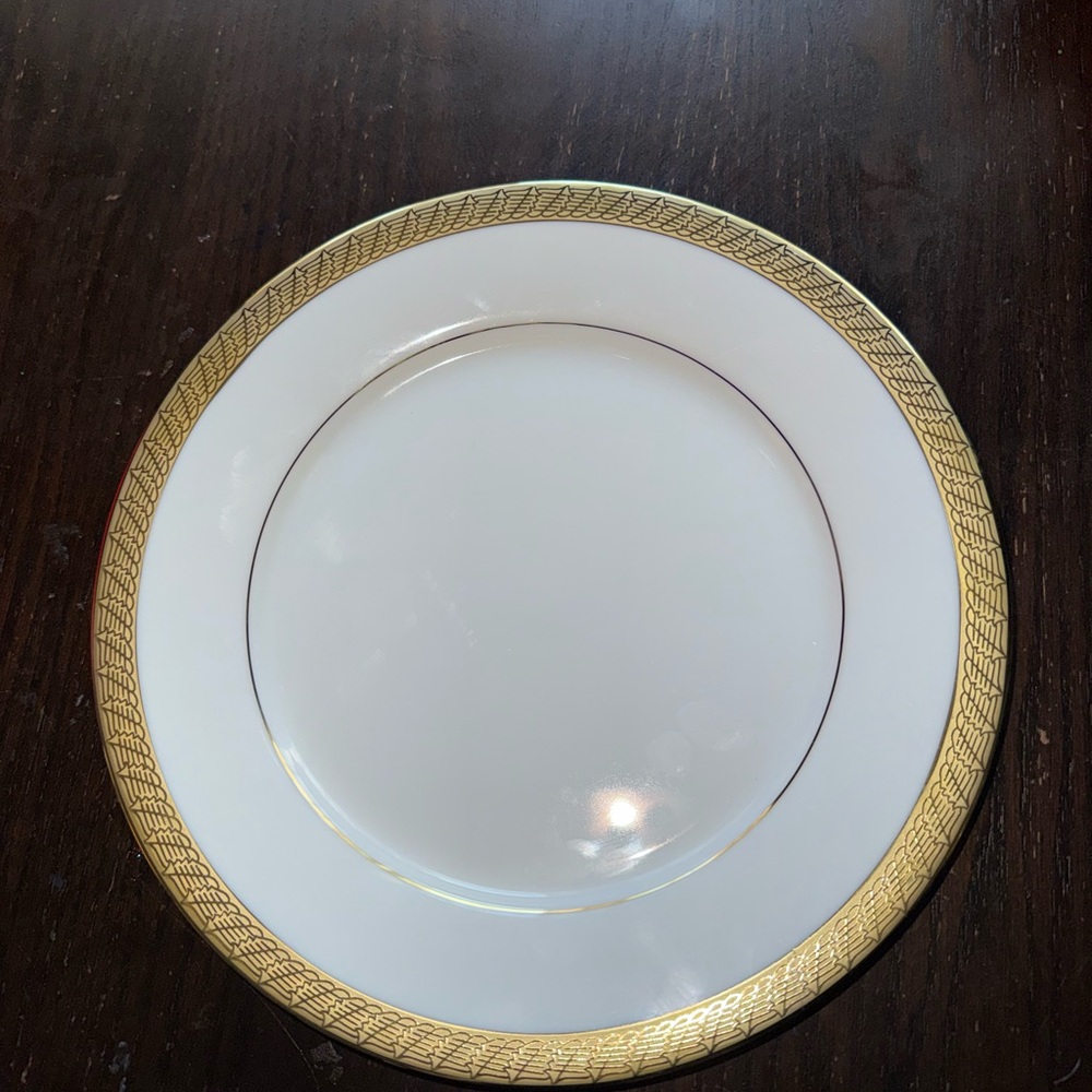 Lenox White Dinner Plate with Gold Trim